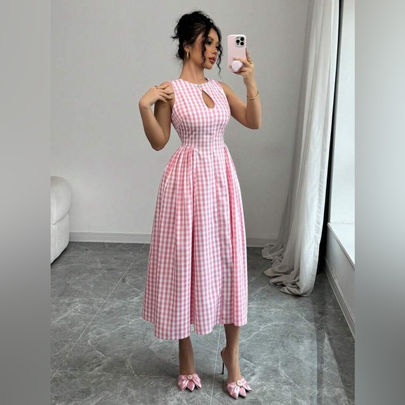 SHEIN CURVE PINK AND WHITE GINGHAM DRESS 🩷🤍🩷🤍🩷🩷🩷🤍🤍🤍🤍🩷🤍🩷🩷🤍🩷🩷🤍🩷 - Picture 4 of 8